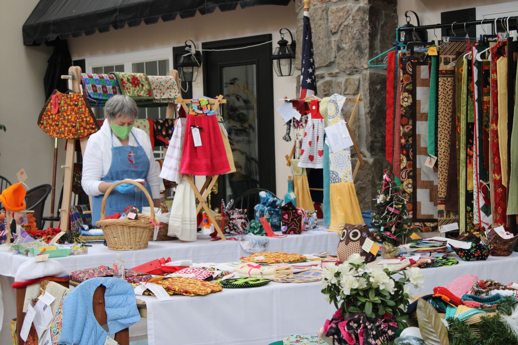 Crafters offer early holiday shopping